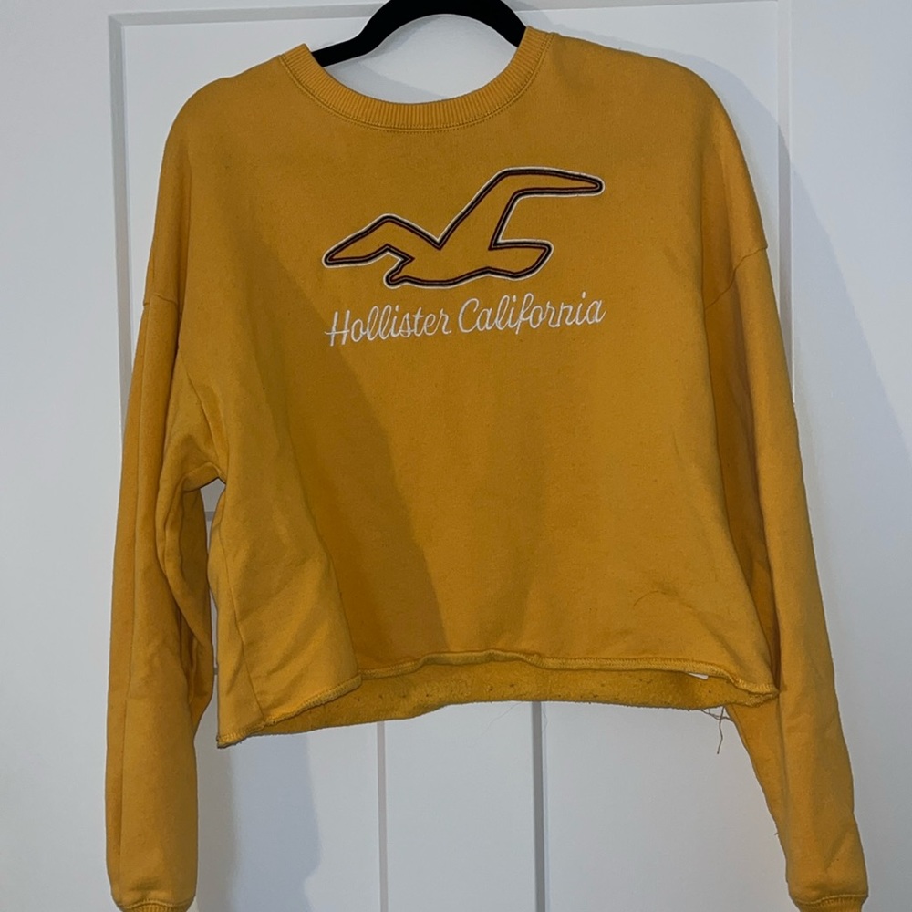 Hollister California Crewneck, size Medium, Color: Yellow/Gold